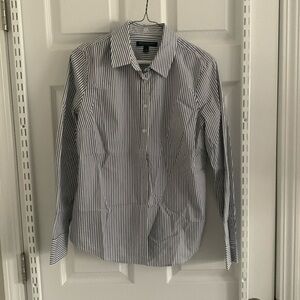 Banana Republic blue pinstripe Riley Tailored Fit shirt, Size 4